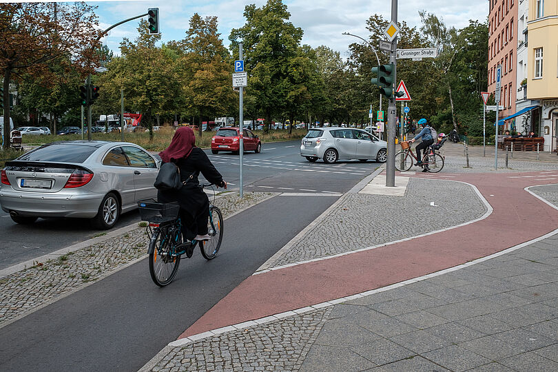 Führung der Radverkehrsanlage an einer Kreuzung in der Seestraße