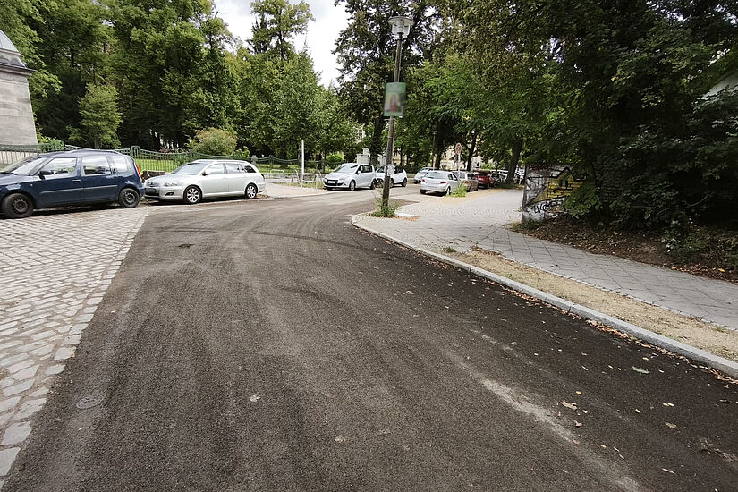 Wilhelm-Kuhr-Straße mit neuer Asphaltierung