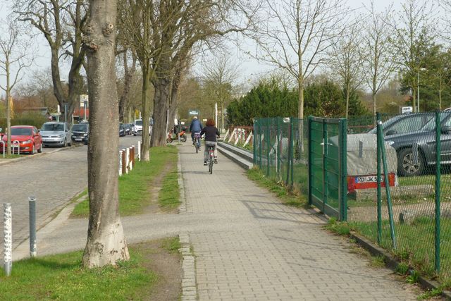 Unsanierter Gehweg Priesterweg