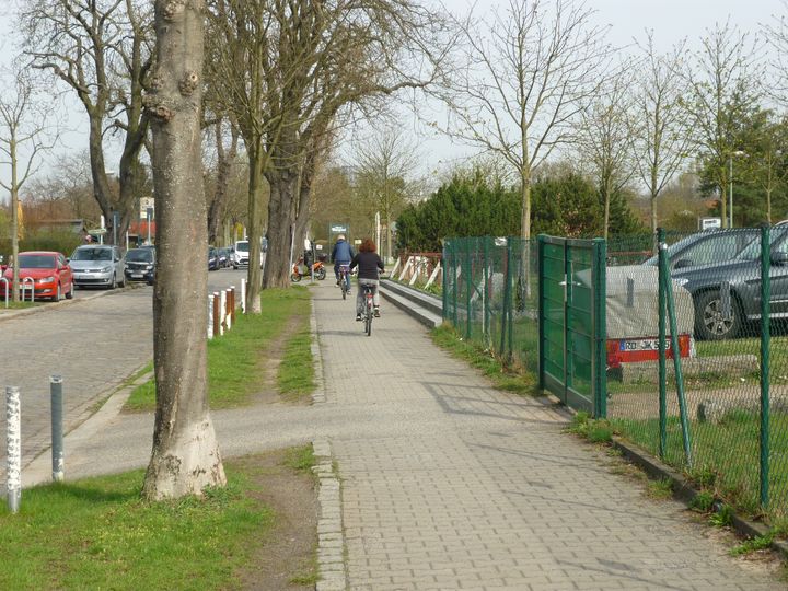 Unsanierter Gehweg Priesterweg