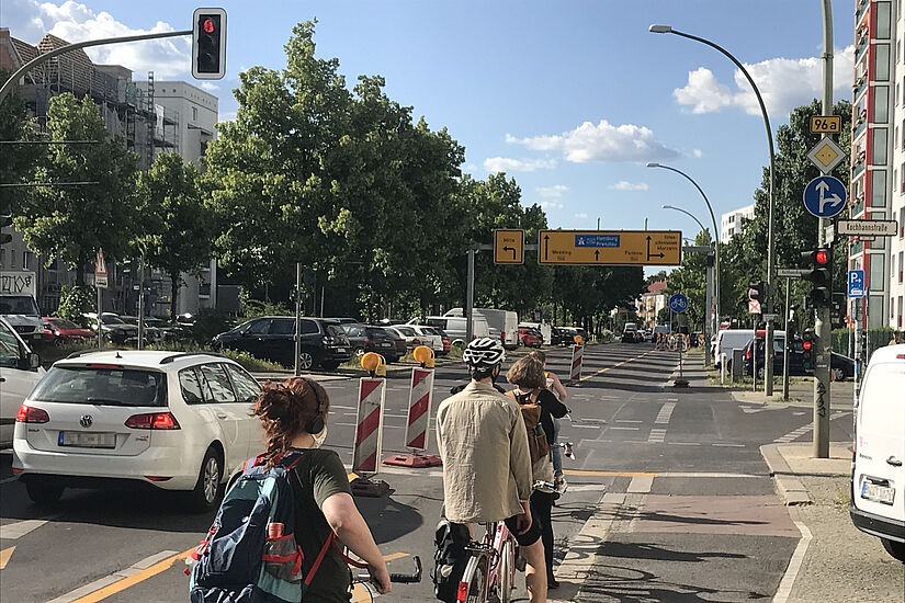 Pop-up-Radfahrstreifen Petersburger Straße
