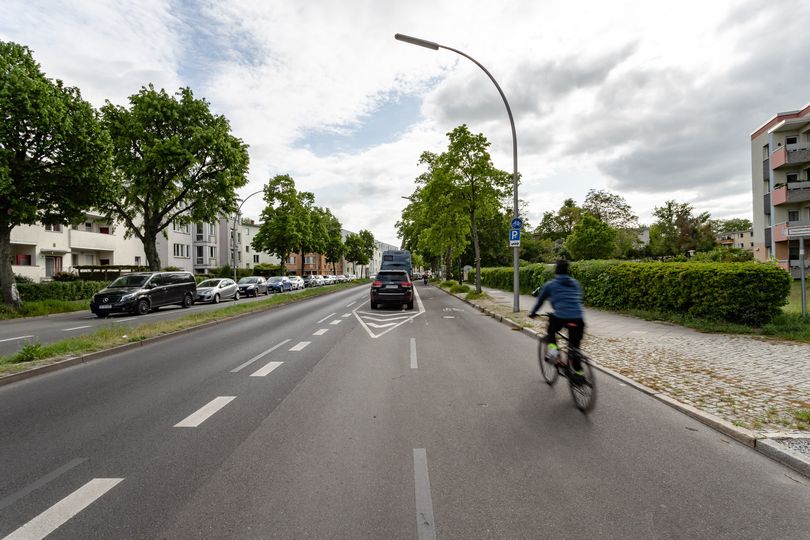 Radfahrende auf Radfahrstreifen in der Kaiser-Wilhelm-Straße
