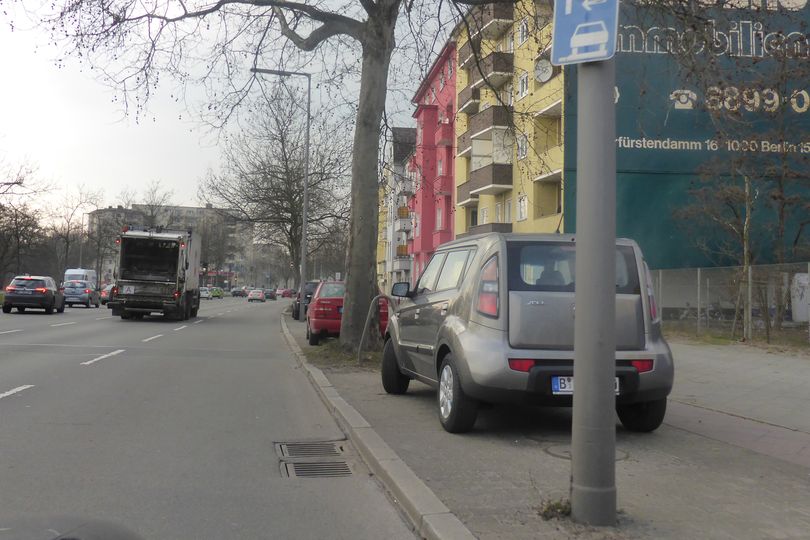 Verkehr auf Ruhlebener Straße