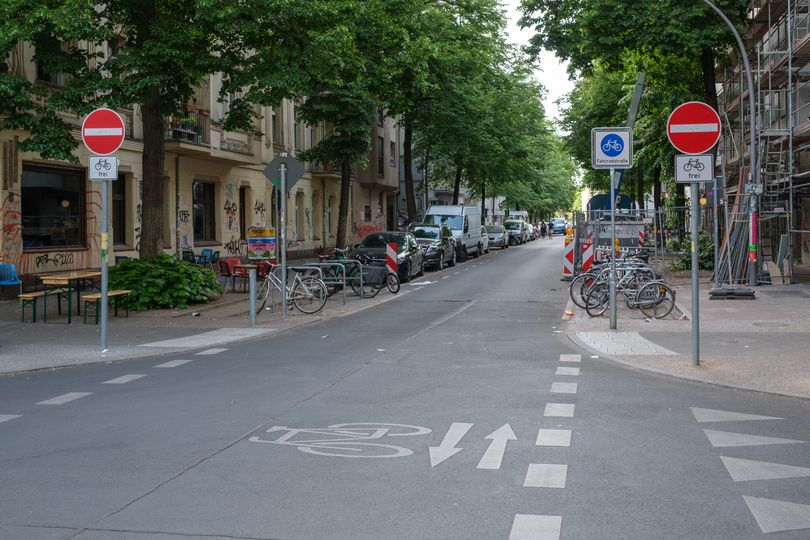 Beschilderung der Fahrradstraße auf der Weserstraße