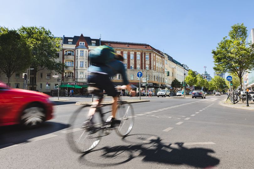 Radfahrer auf Radfahrstreifen Schloßstraße