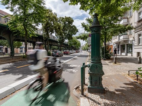 Geschützter Radfahrstreifen auf der Schönhauser Allee