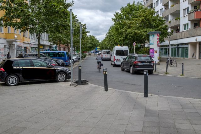 Radfahrerin auf Triftstraße