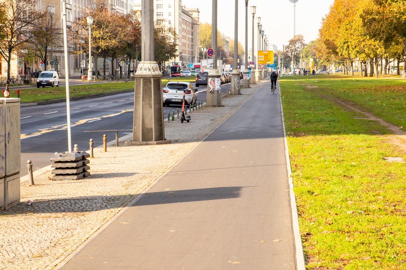 Sanierter Radweg Frankfurter Allee