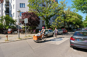 Radfahrende auf Fahrradstraße in Sedanstraße