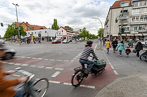 Abbiegesituation von Radfahrer an Kreuzung der Kaiser-Wilhelm-Straße