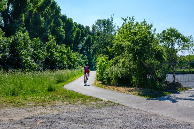 Sanierter Gehweg und Radweg Blankenburger Pflasterweg