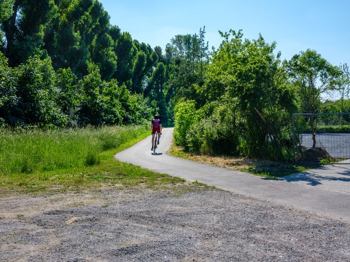 Sanierter Gehweg und Radweg Blankenburger Pflasterweg