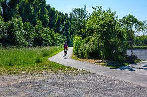 Sanierter Gehweg und Radweg Blankenburger Pflasterweg