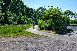 Sanierter Gehweg und Radweg Blankenburger Pflasterweg