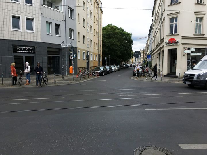 Einfahrt zur Linienstraße Ecke Rosenthaler Straße