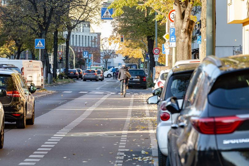 Radschutzstreifen auf Sömmeringstraße Zone 30