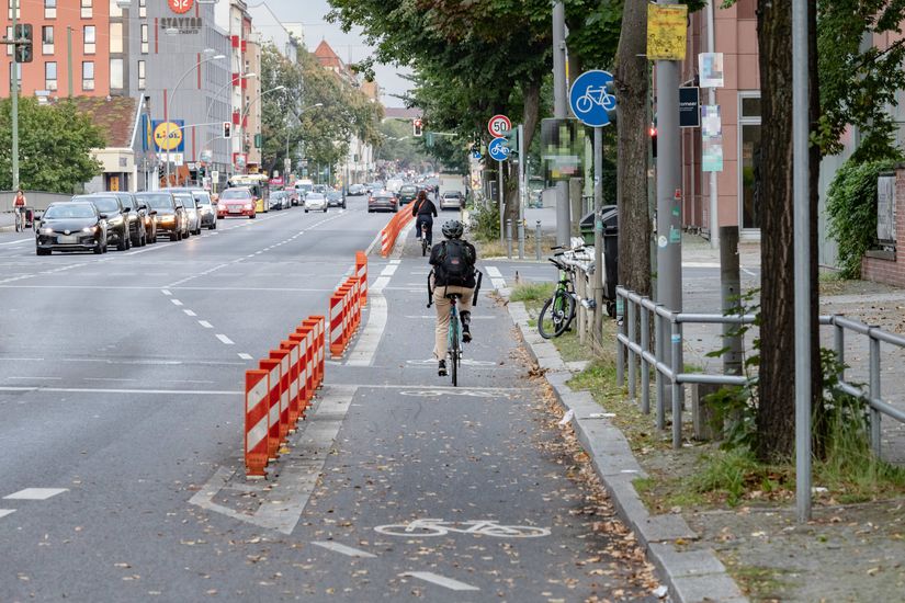 Protektionierter Radfahrstreifen Kolonnenstraße