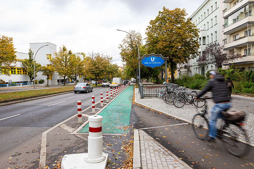 Geschützter Radfahrstreifen Mehringdamm