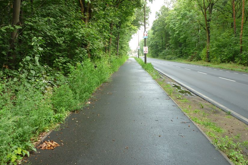 Asphaltierter Geh-und Radweg Oberspreestraße