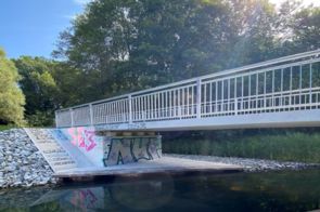 Brücke über einen Fluss