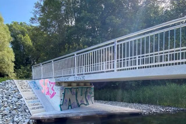 Brücke über einen Fluss