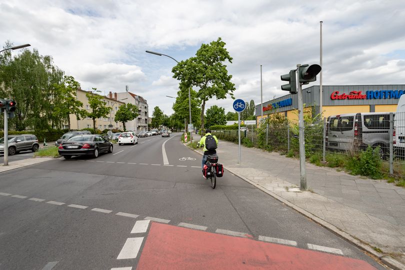 Radfahrende auf Radfahrstreifen in der Kaiser-Wilhelm-Straße