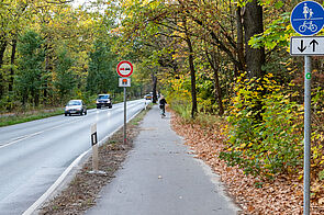 Radweg und Gehweg entlang Fürstenwalder Straße