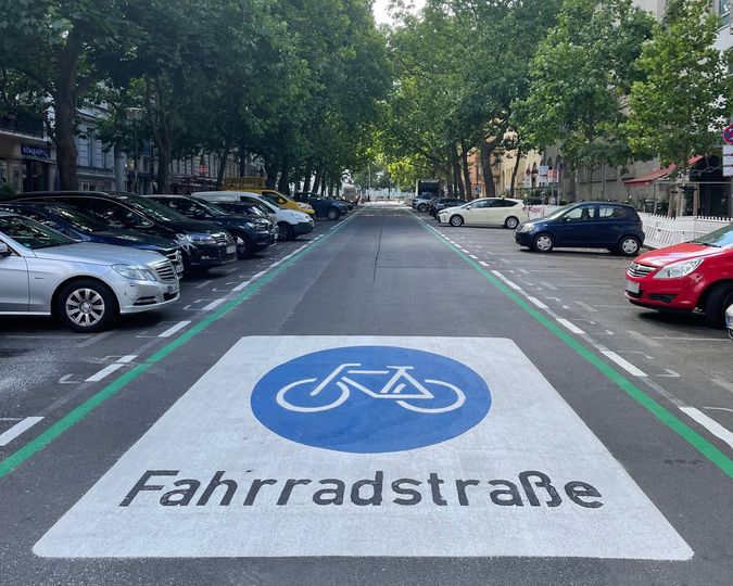 Kennzeichnung Fahrradstraße in der Oderberger Straße