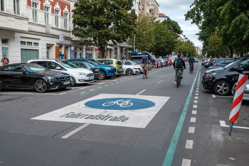 Radfahrende auf Fahrradstraße Stargarder Straße Pankow