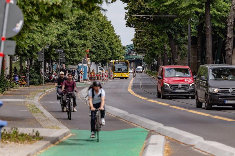 Geschützter Radfahrstreifen auf der Schönhauser Allee