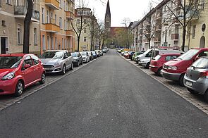 Asphaltierte Fanningerstraße als Ergänzungsroute in Berlin Lichtenberg