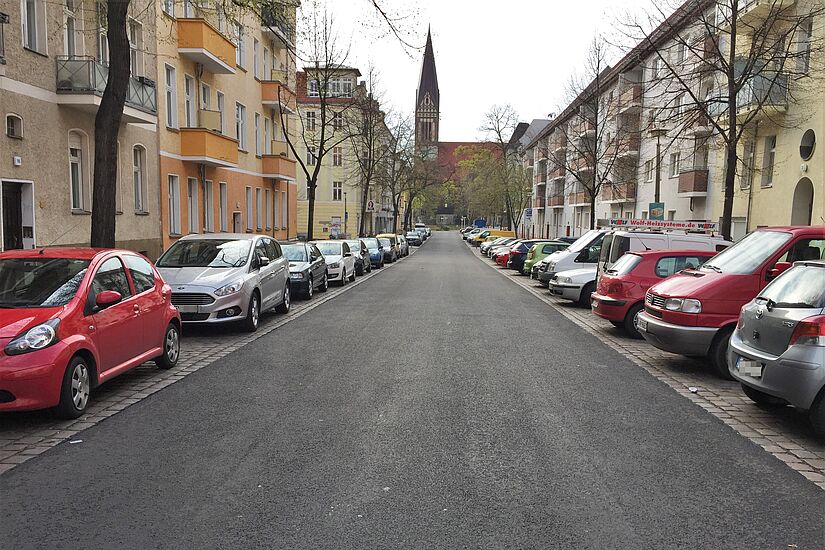 Asphaltierte Fanningerstraße als Ergänzungsroute in Berlin Lichtenberg