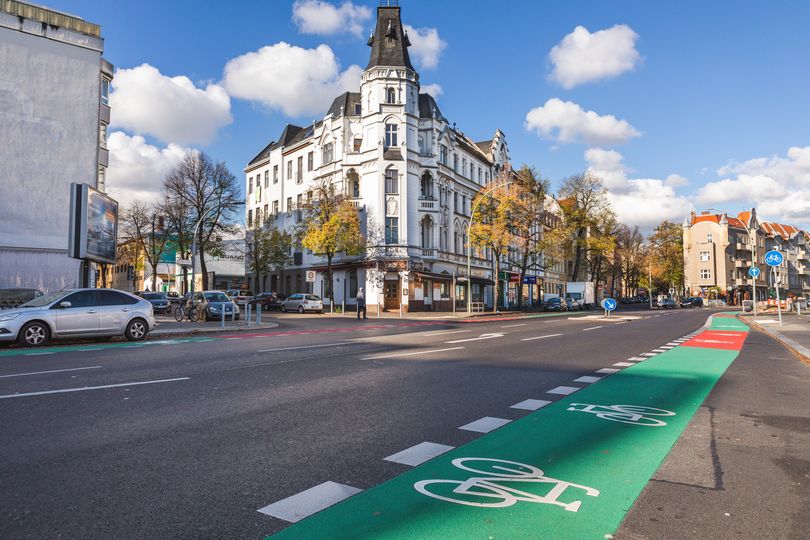 Beschichteter Radfahrstreifen Karl-Marx-Straße
