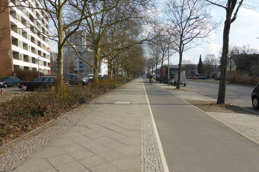 Radweg auf Falkenseer Chaussee