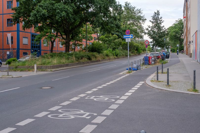 Radweg auf Stromstraße Lessingbrücke