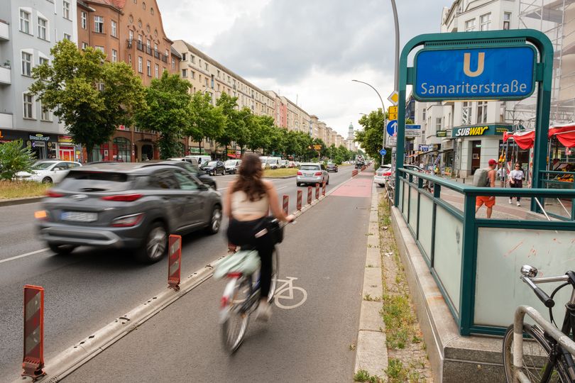 Geschützter Radfahrstreifen Frankfurter Allee
