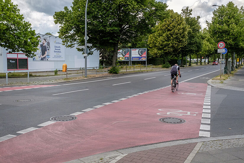 Fahrradfahrer auf der Berliner Allee