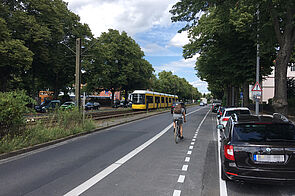 Radfahrer auf RAdfahrstreifen Pasewalker Straße