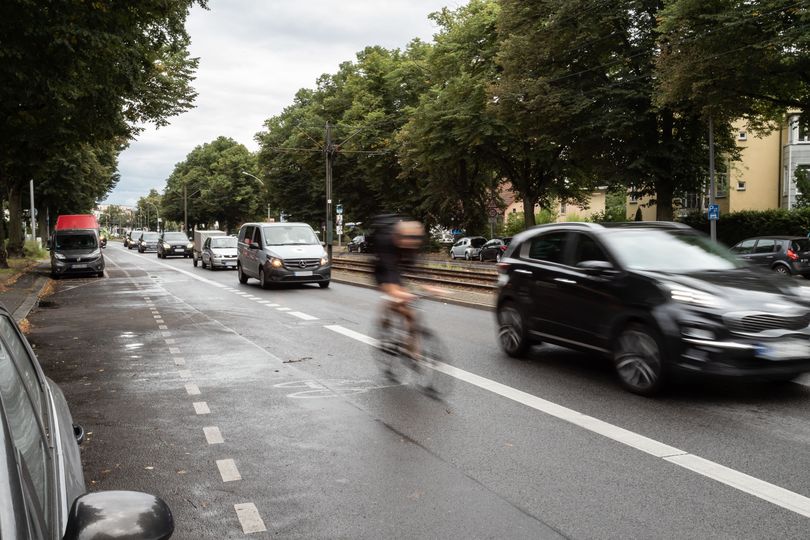 Radschutzstreifen entlang Berliner Straße