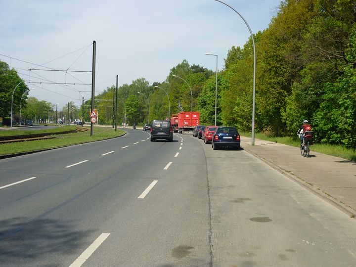 Verkehr An der Wuhlheide in Berlin Treptow-Köpenick