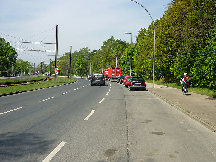 Verkehr An der Wuhlheide in Berlin Treptow-Köpenick
