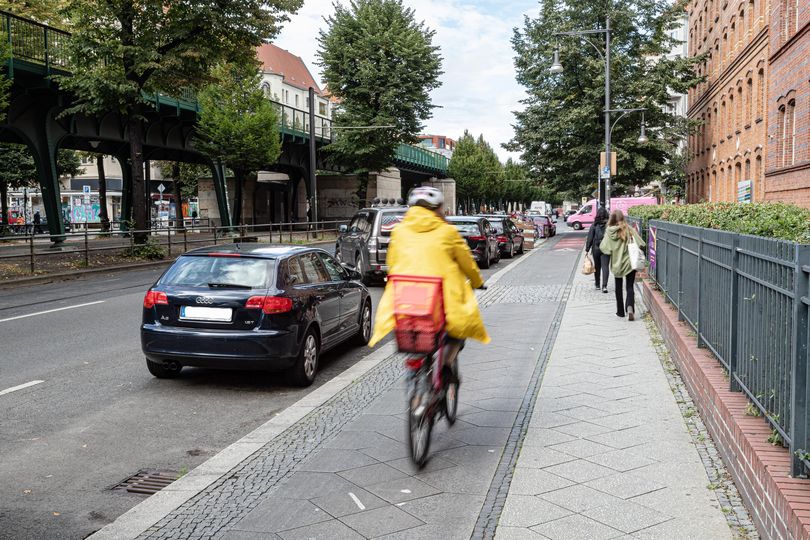 Radweg entlang Kulturbrauerei Prenzlauer Berg