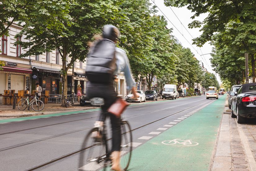 Grün markierter Radfahrstreifen Kastanienallee