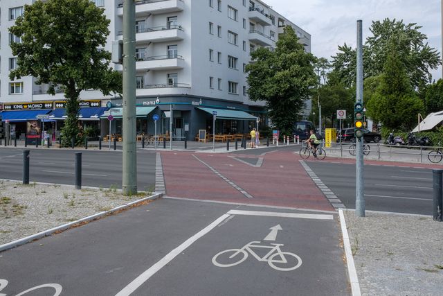 Querung von Radfahrstreifen am Theodor-Heuss-Platz