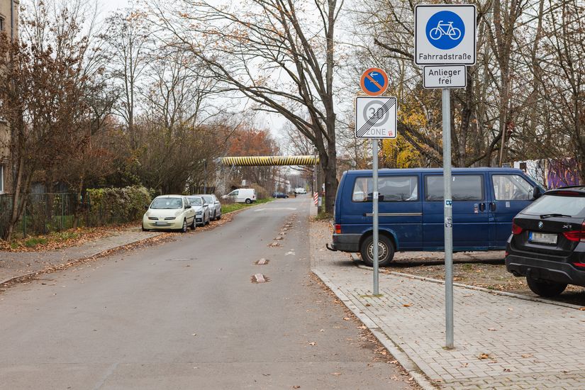 Asphaltierte Fahrradstraße entlang Hegemeisterweg