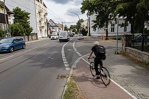 Fahrradfahrer auf Fahrradschutzstreifen Müggelseedamm