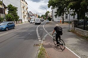 Fahrradfahrer auf Fahrradschutzstreifen Müggelseedamm