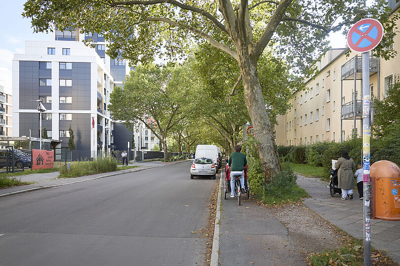 Ein enger Hochbordradweg in der Eschersheimer Straße