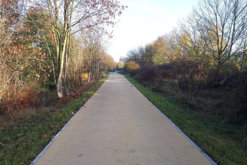 Ausgebauter Geh- und Radweg Wuhletalweg