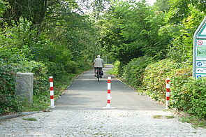 Gemeinsamer Rad- und Gehweg zwischen Floningweg und Furkastraße asphaltiert